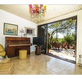 4 bedroom villa with pool in Maslinica, sleeps 8